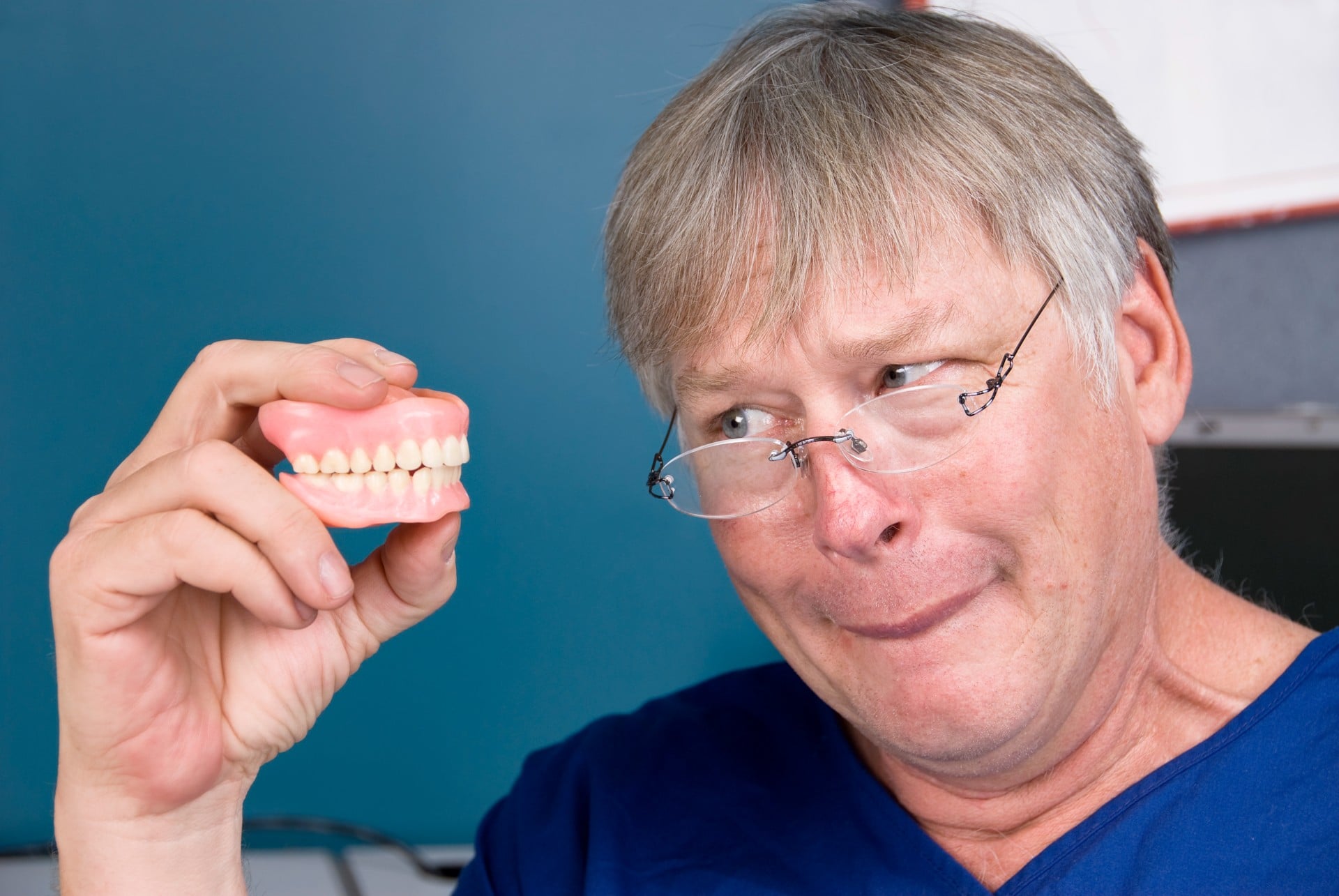 Dentadura Postiza Vs Implantes Ventajas Y Desventajas